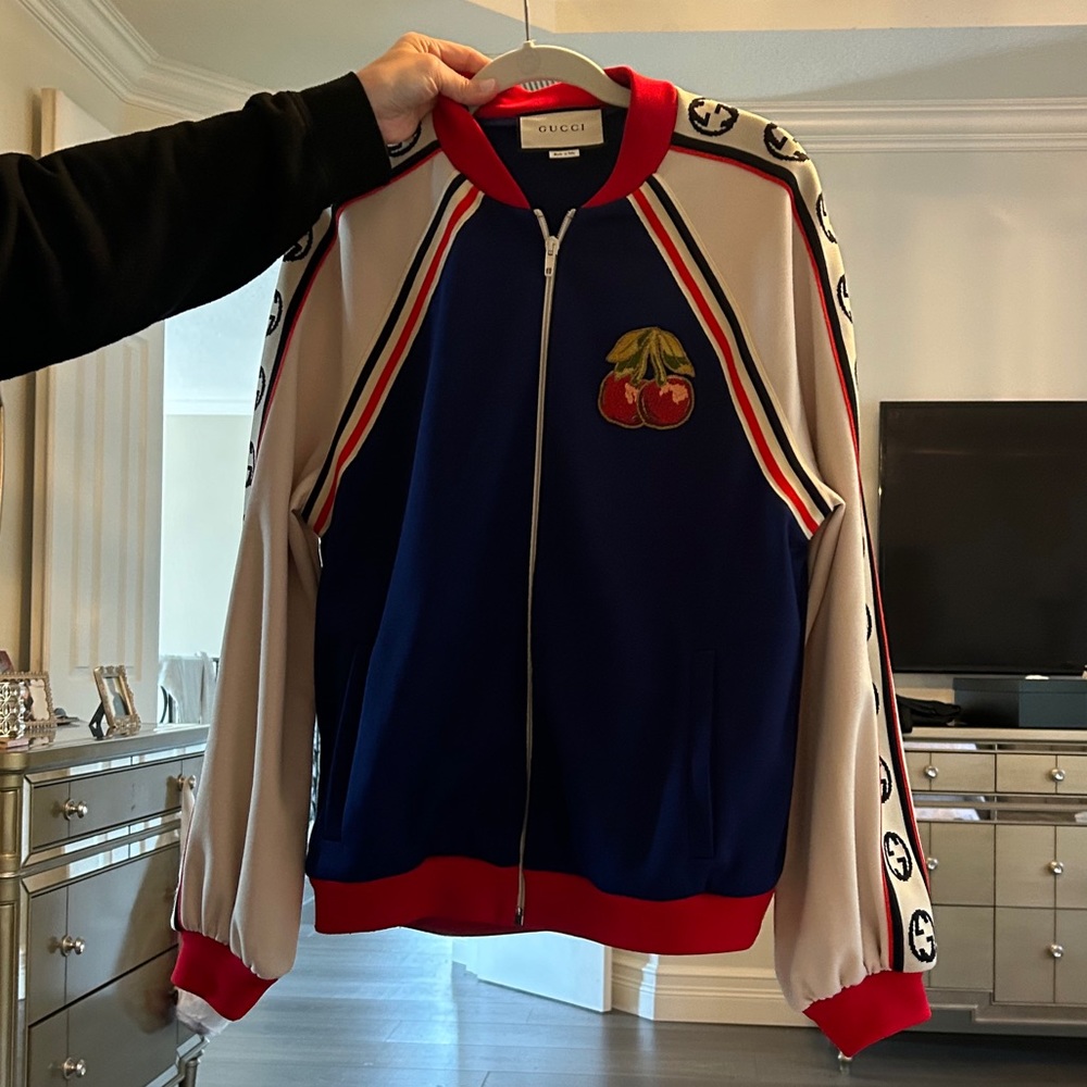 Gucci track jacket 🍒🍒